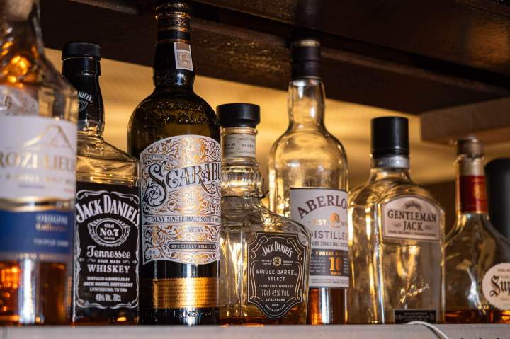 Découvrez une cuisine inventive et des cocktails originaux dans notre restaurant-bar.