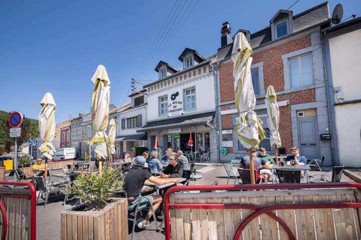 Dégustez nos plats exquis sous le ciel étoilé.