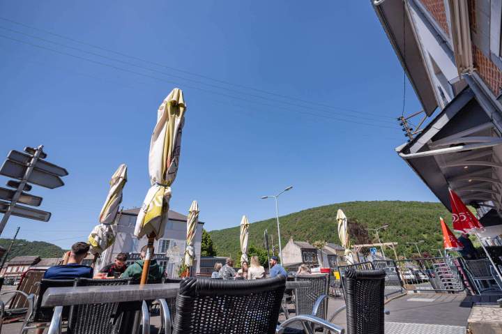 Restaurant avec terrasse à Revin